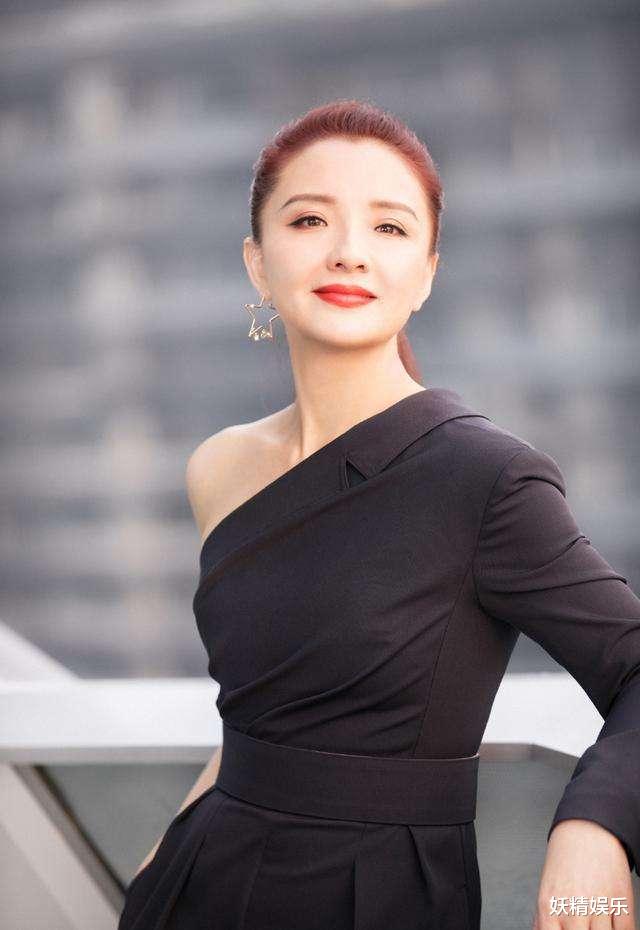 孙茜|孙茜发文道歉，称躲被窝哭！网友嘲她戏精博眼球，纷纷同情张小斐