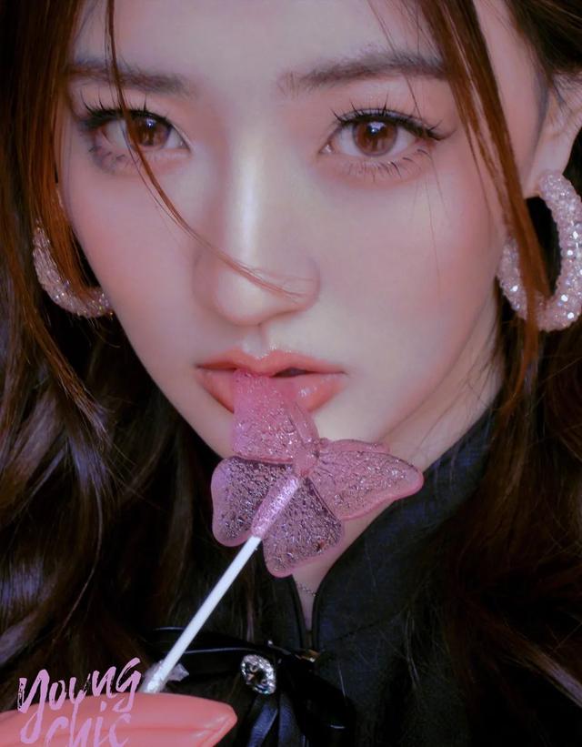 郑欣宜 春日彩色匹配，百变少女闪亮登场