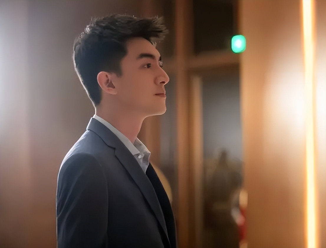 林更新|林更新：凭借《总监》再上热搜，演技认可，还会翻车吗？