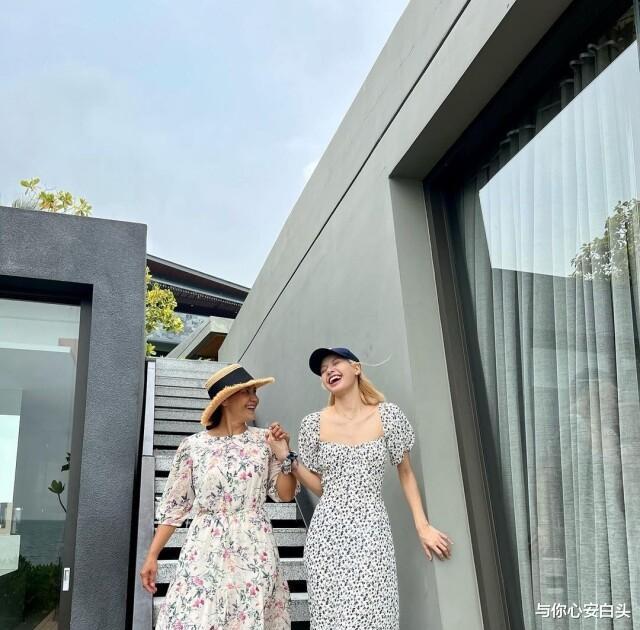 lisa|BLACKPINK人间芭比Lisa好基因有迹可循，妈妈也是大美人