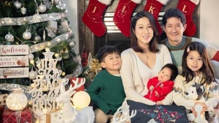 王菲|锺嘉欣晒饼印全家福，网友聚焦胸部