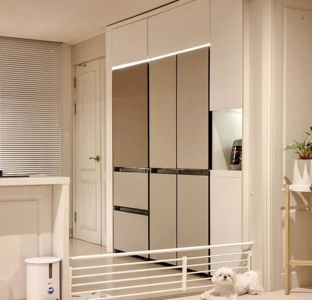 80㎡出租房,小姐姐花时间改造下,客厅只刷白墙,也足够舒适温馨