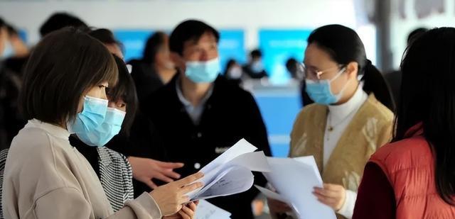 求职|“找工作太难了”,当下女大学生说出现状,就业压力喘不过气了!