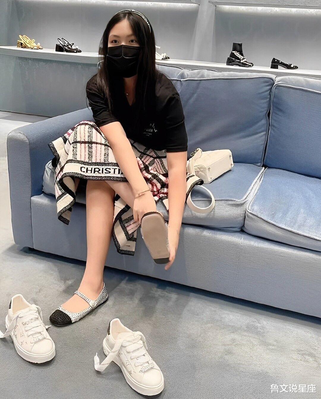 王诗龄|王诗龄太争气了,减肥成功“瘦到没朋友”,口罩都挡不住她的美