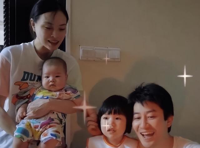 吴敏霞|吴敏霞晒近照!老公和女儿用口红涂脸搞怪,跳水女皇:女儿手艺棒