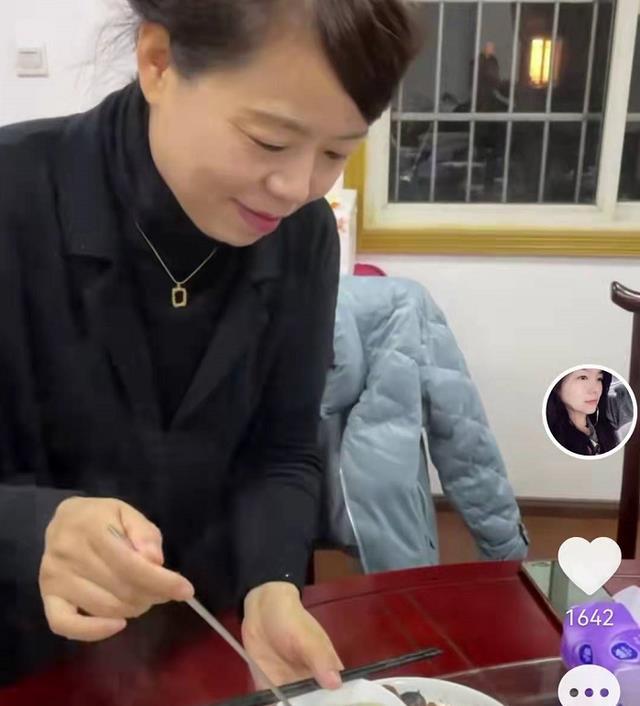 杜粉用生命捣乱!一老太投诉潘克丧命,另一老太骂人惹怒正义网友