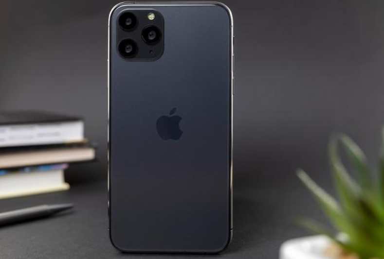 iPhone 14 Pro|近距离观察iPhone14Pro，一代机皇即将诞生，库克最终还是妥协了