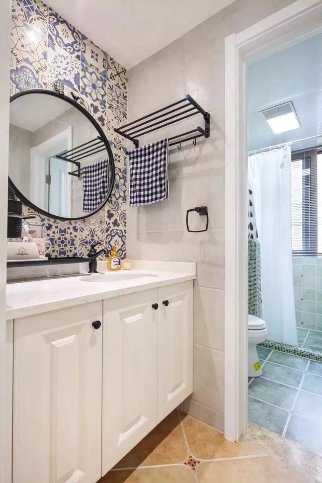 卫生间不是越大越好！学着年轻人的布置，干净又高级，值得借鉴！