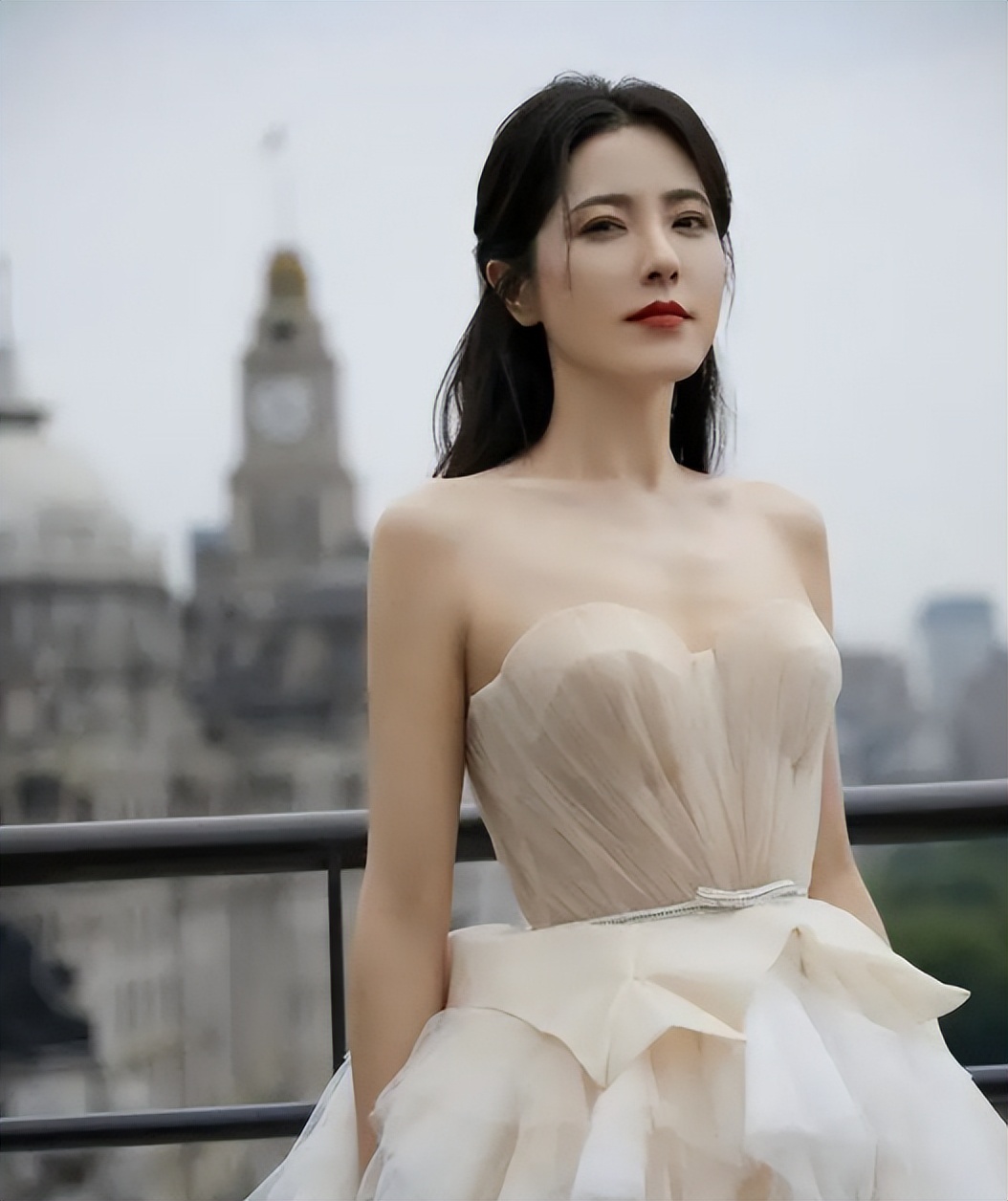 许晴|殷桃的胸，李玟的腰，许晴的臀，莫文蔚的腿，这些中年女星迷死人