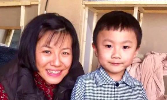 黄奕|《父母爱情》相隔十年，葛美霞与德华撞衫，是意外还是剧情需要？