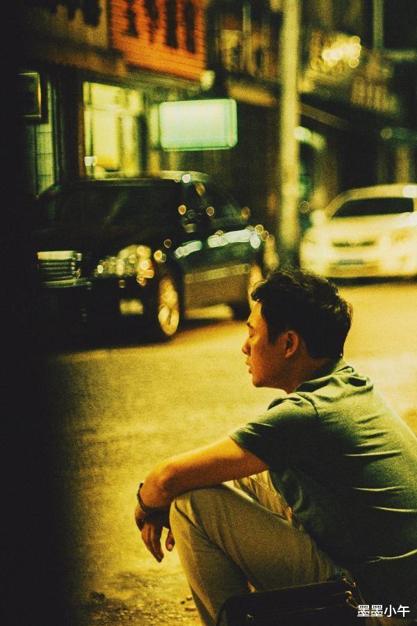 张颂文|“励志哥”张颂文,母亲早逝,当演员差点没饭吃,靠2个男人走红