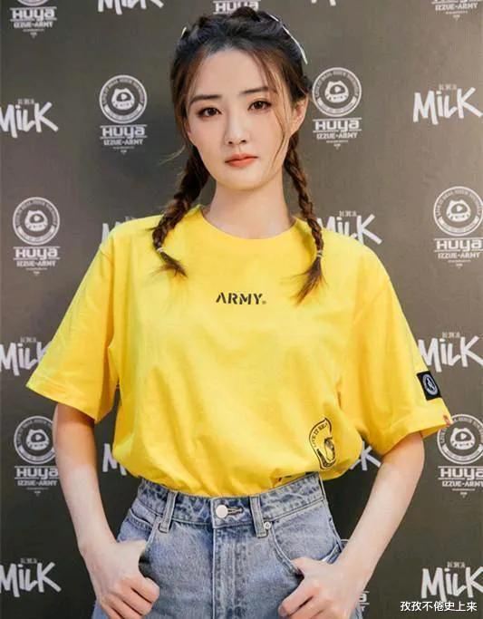 徐璐|24岁徐璐和28岁张天爱，同穿粉色吊带鱼尾裙，选对耳饰气场不同