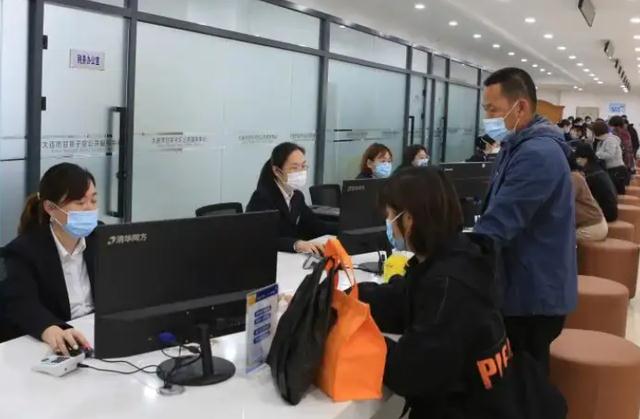 辅警|容易被当成“铁饭碗”的岗位,其实没编制,并且跟正式员工差别大