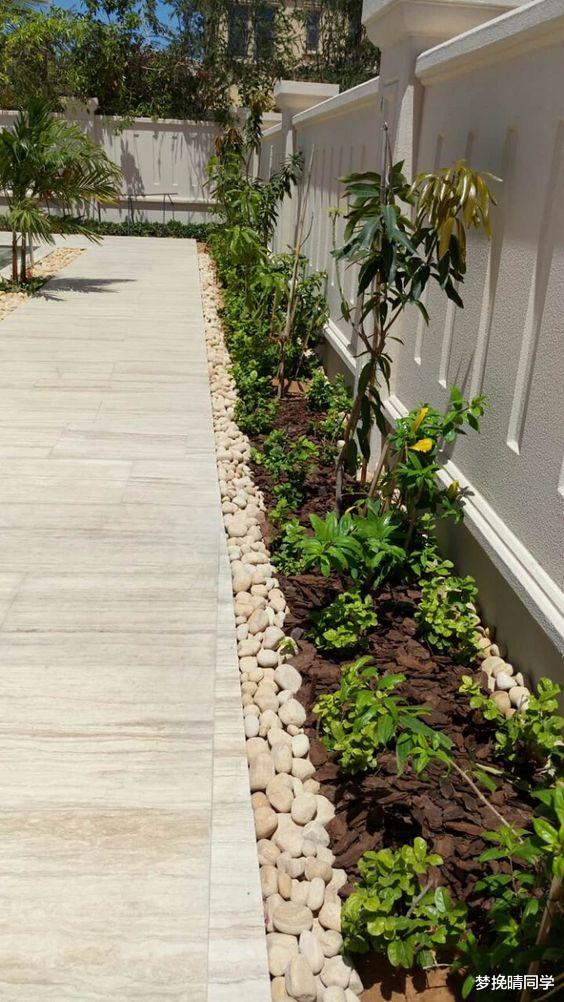 砖围花园早没特色了!换成饮料瓶,倒插一圈,每个颜色都不一样