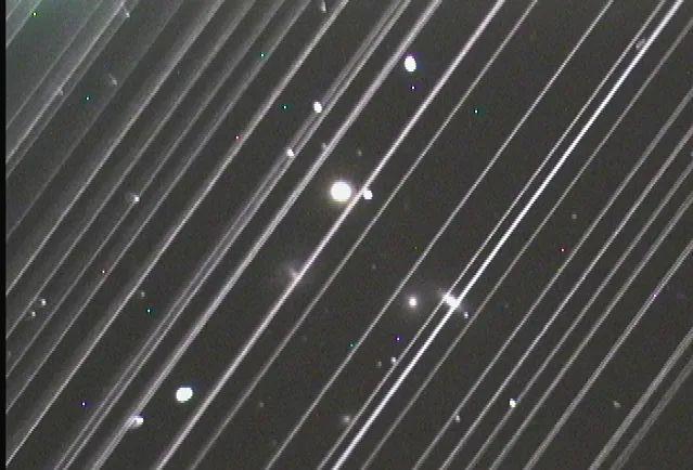 在观测仙女星系时出现奇怪的直线,是星链卫星严重污染了星空?