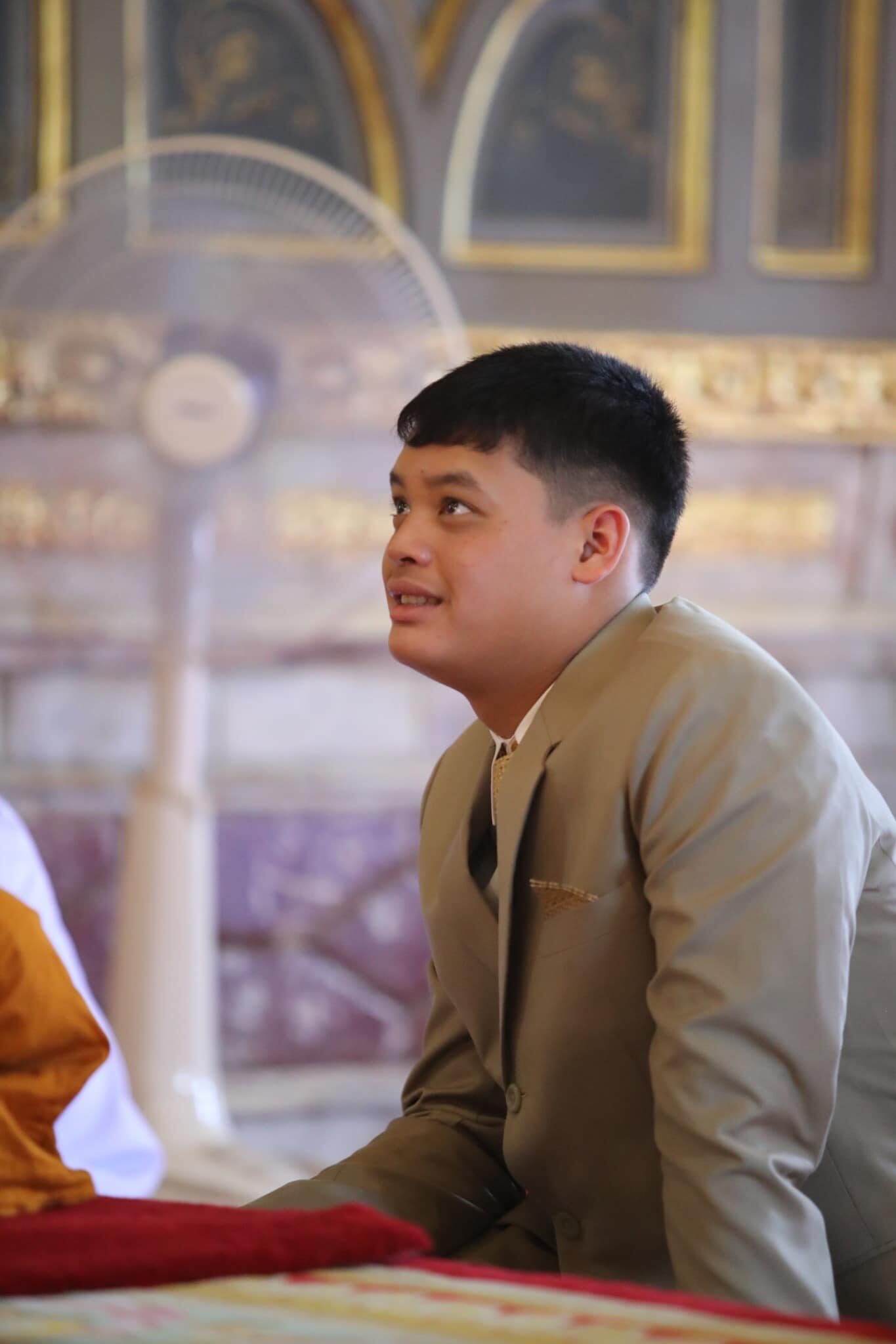 张文宏|泰国16岁提帮功王子挑大梁！身高超过180，穿西装亮相长成大帅哥