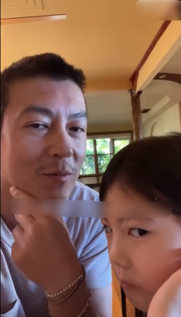 陈冠希|陈冠希与女儿直播画面过于亲密,嘴对嘴亲吻惹争议,美国超大豪宅曝光