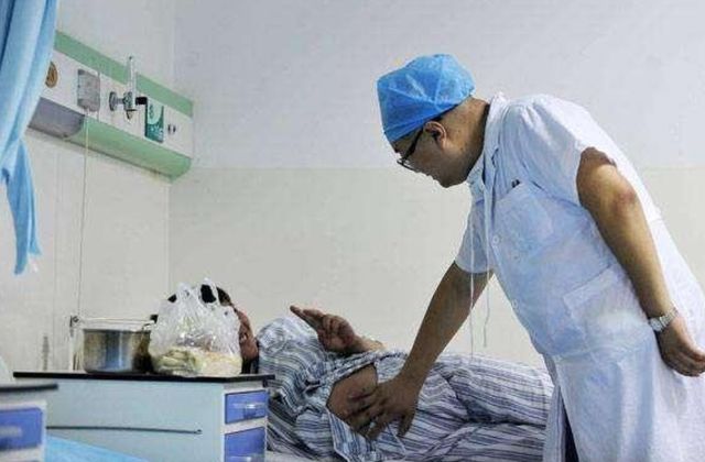 妇产科男医生在面对女患者隐私时,会感觉尴尬吗?医生道出实情