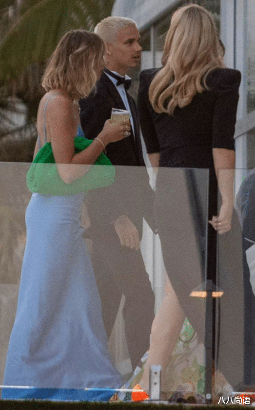 贝克汉姆|贝克汉姆一家三代参加婚礼，老父亲精神抖擞，设计师妻子造型惊艳