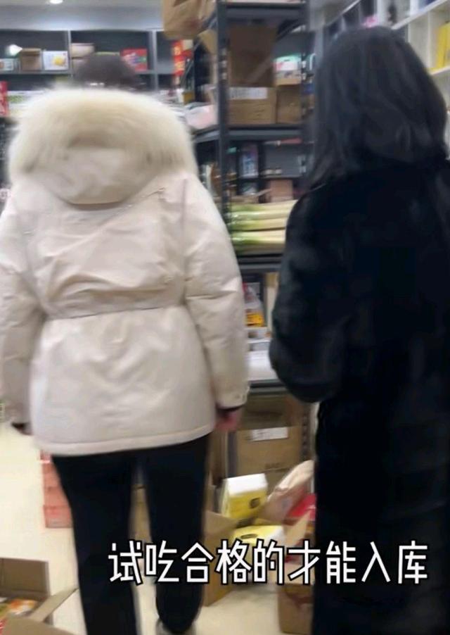 陈亚男|陈亚男开始正面宣传自己，曝光个人仓库，声称要帮残疾人团队带货