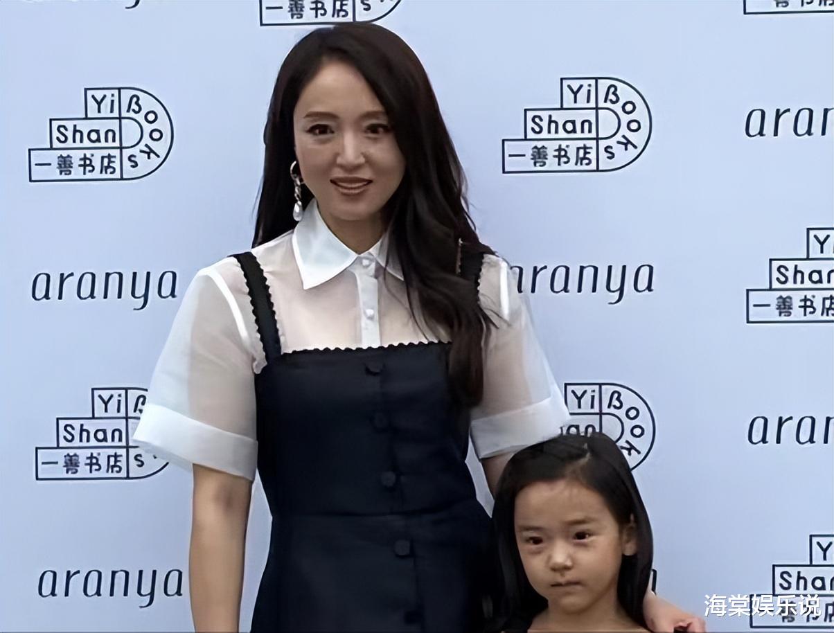 董璇|董洁董璇关悦3人罕见合体，40岁已美人迟暮，离开滤镜颜值太真实