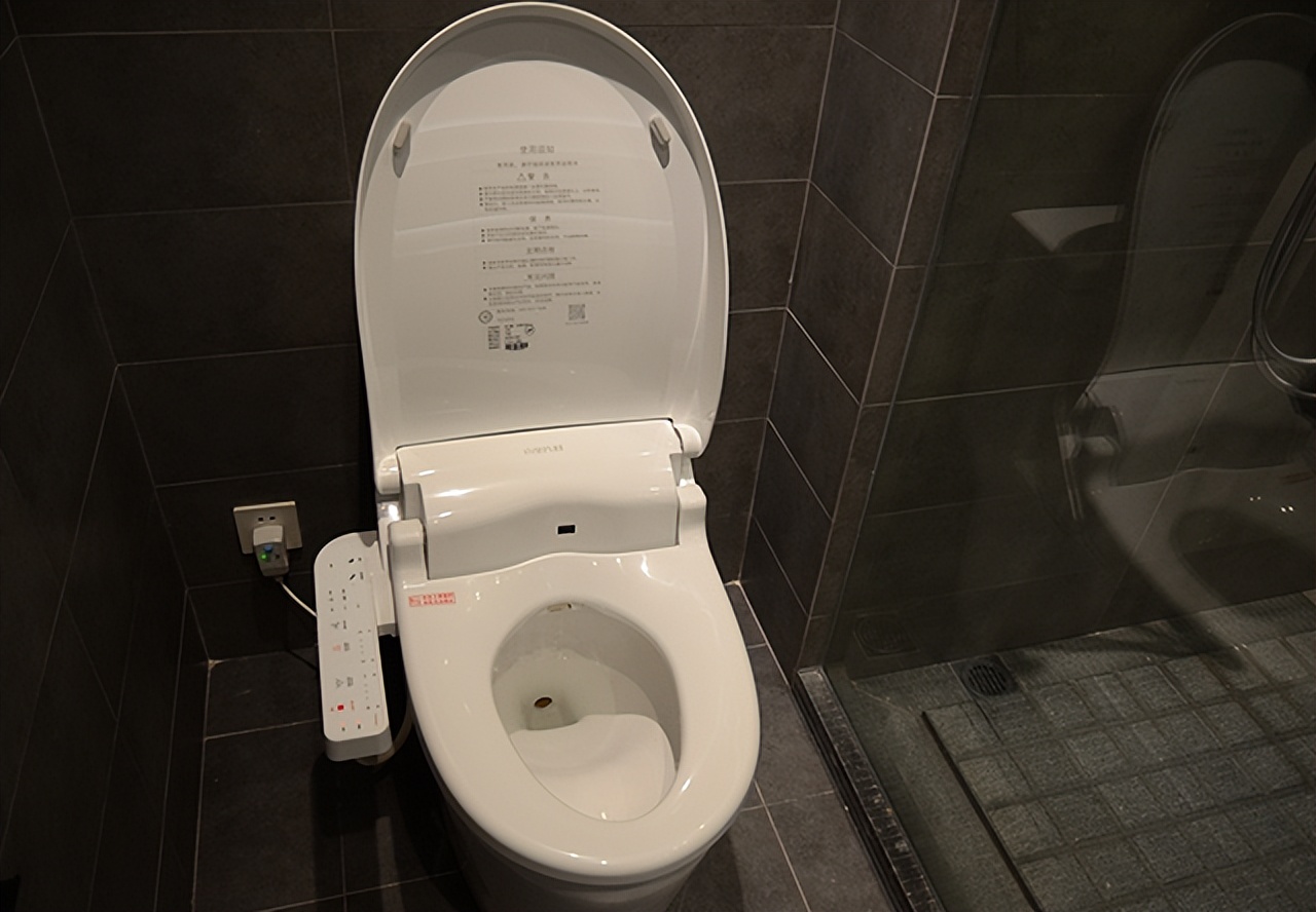 被“吹上天”的智能马桶，值得入手吗？用了3年，谈谈真实感受