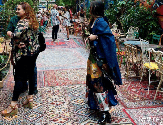 李连杰|59岁李连杰近照曝光，身材臃肿老态尽显，二女儿穿抹胸身高超父亲