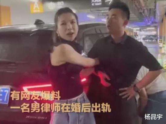 商场|空姐原配商场怒撕丈夫和第三者:你是猪吗?什么姿势都满足不了你