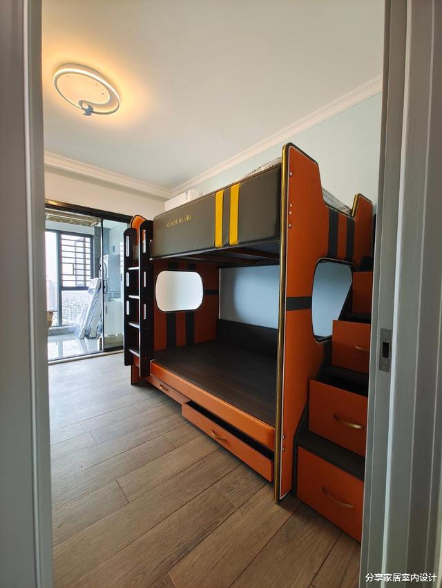 125平现代简约风格,全屋无主灯设计很时尚,进屋就被鞋柜迷住了