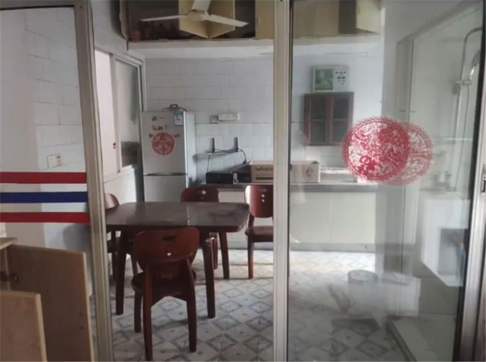 她买下城中村60㎡老破小,用拱门元素进行改造,装修前后天差地别