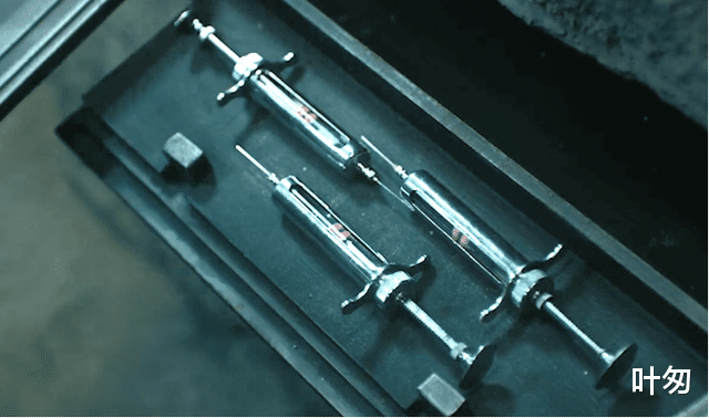 欧美明星|男扮女装还穿女式内衣,这部票房血亏的电影,暴露了导演的恶趣味