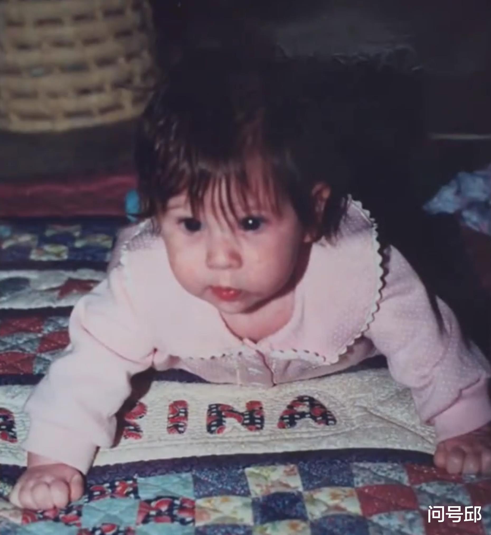 25年前一女婴从婴儿床上失踪至今未找到，父母成为嫌疑的对象