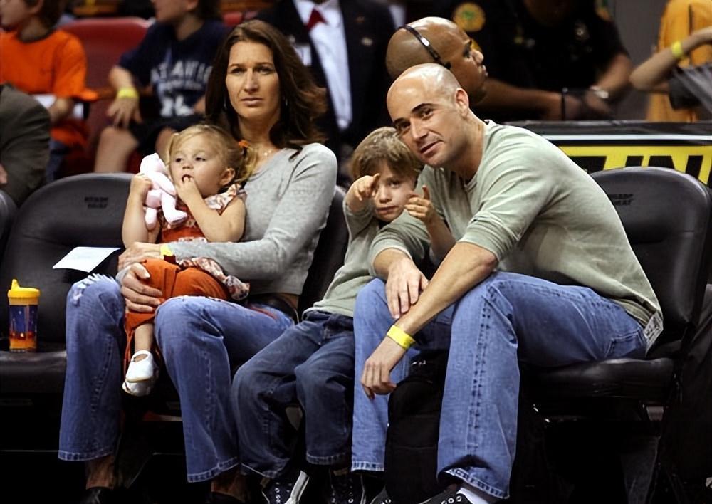 波姬·小丝|“网坛传奇”阿加西:娶波姬小丝2年离婚,二婚格拉芙,恩爱21年