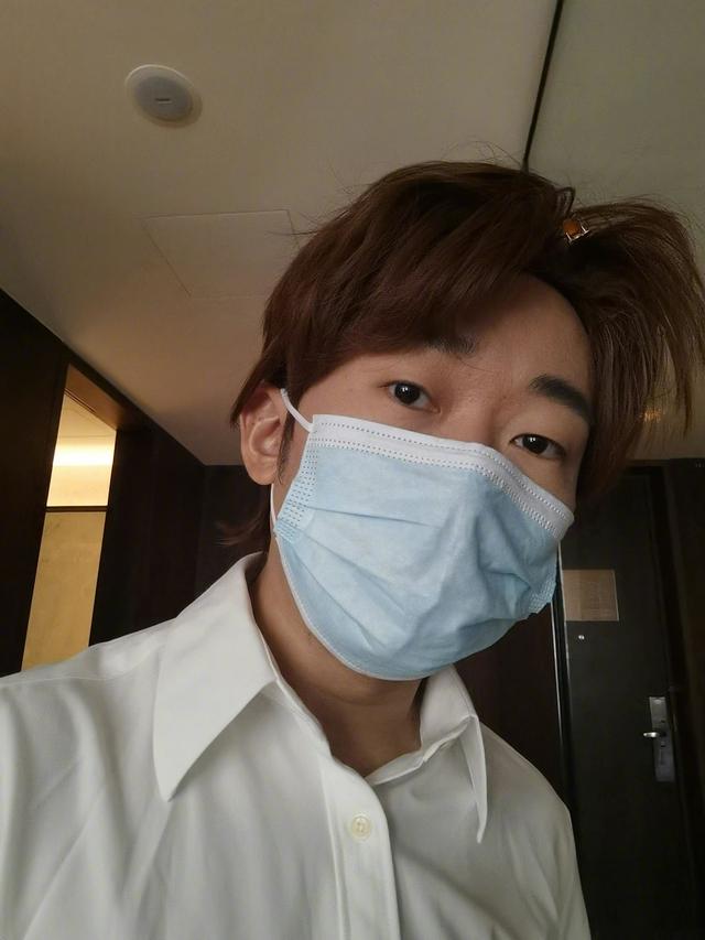 杨迪|给内娱大佬们“看家护院”，杨迪越来越有“奴才相”了！