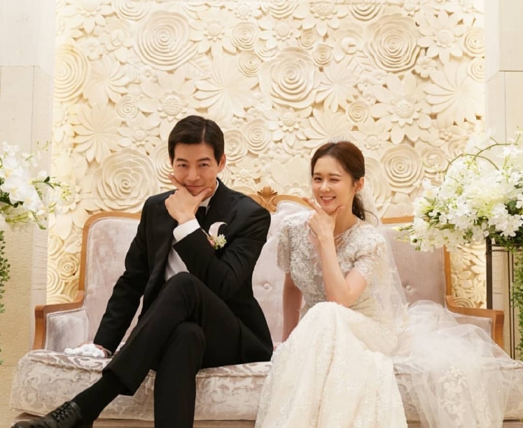 |41岁张娜拉官宣结婚！小6岁老公是圈外人，承认过气会努力拍戏