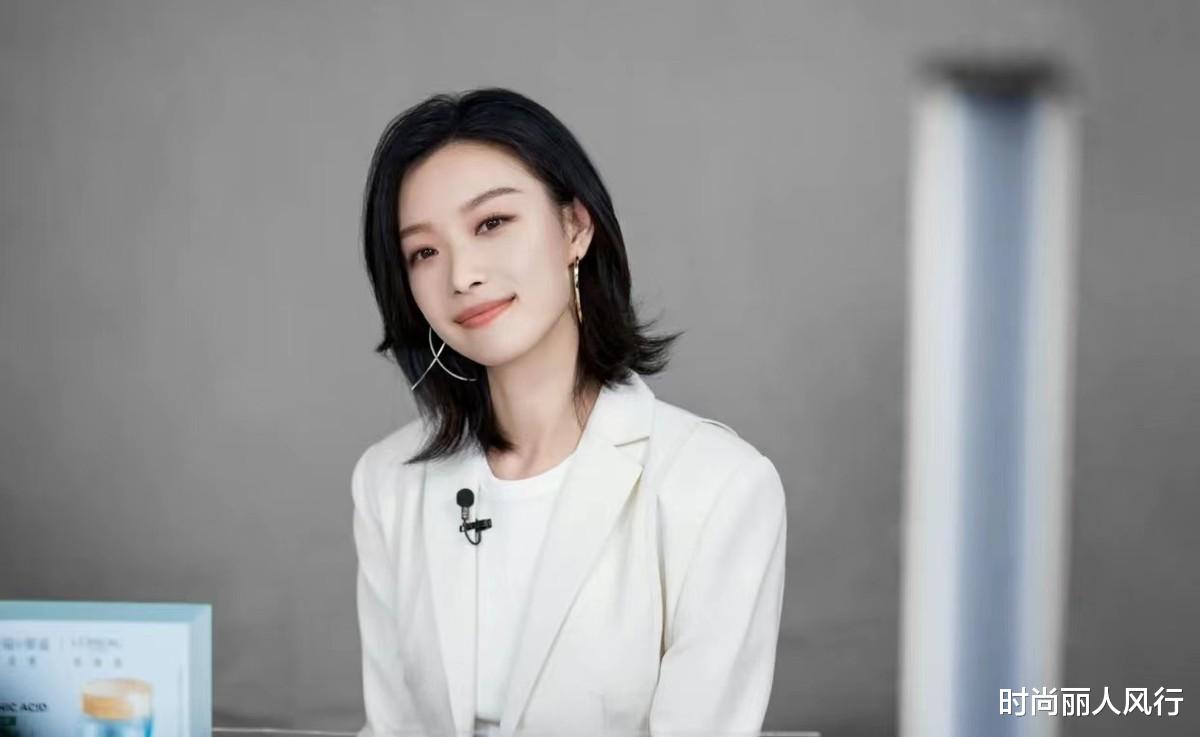 倪妮|倪妮又一次封神!新剧造型一曝光就火了,穿工装留长发好帅气