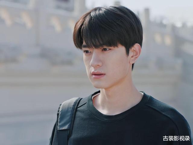 郑素年|《昔有琉璃瓦》仅剩4集，郑素年一个举动，暗示了吴欢悲惨的结局