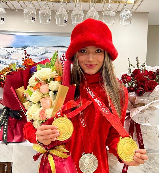美国队|谷爱凌亮相F1大奖赛，咖位获官方认证：与前美国第一夫人一同观赛