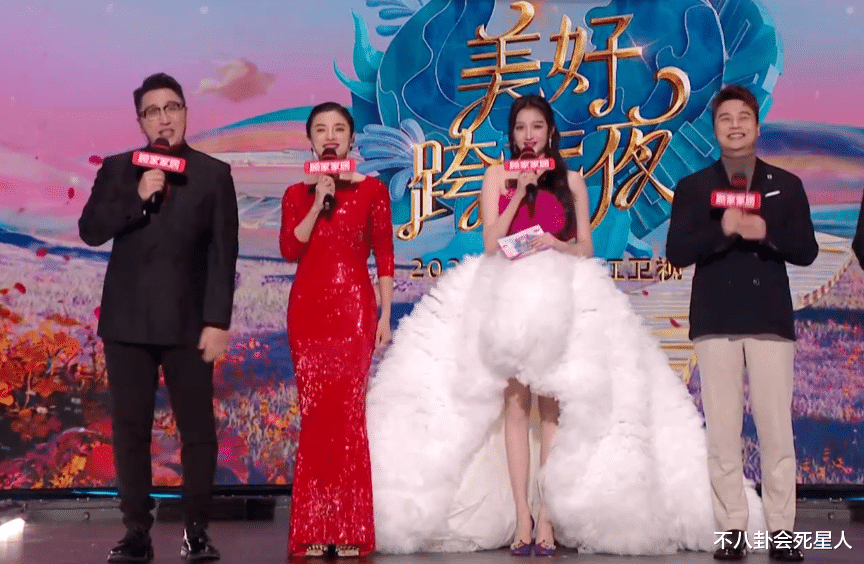 跨年 ?26位女星跨年争艳大戏:杨幂穿貂,杨紫撩开刘海,一个比一个有招