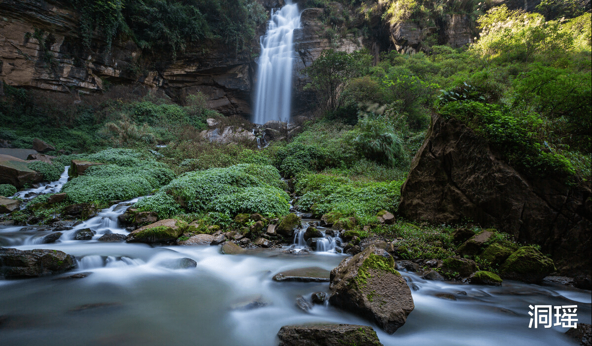 盘州|贵州“神奇”的古墓，建在瀑布上方，被水冲刷了几百年仍没被毁