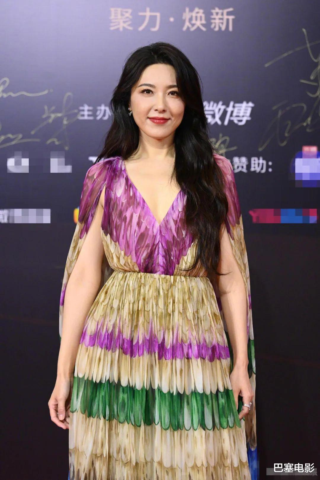 赵丽颖|微博盛典：赵丽颖像村口小芳，金晨似刷碗工，肖战这是个啥配色