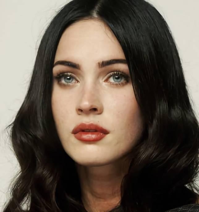 变形金刚|《变形金刚》梅根性感形象爆红,35岁厚唇美貌登红毯私下淡妆反差