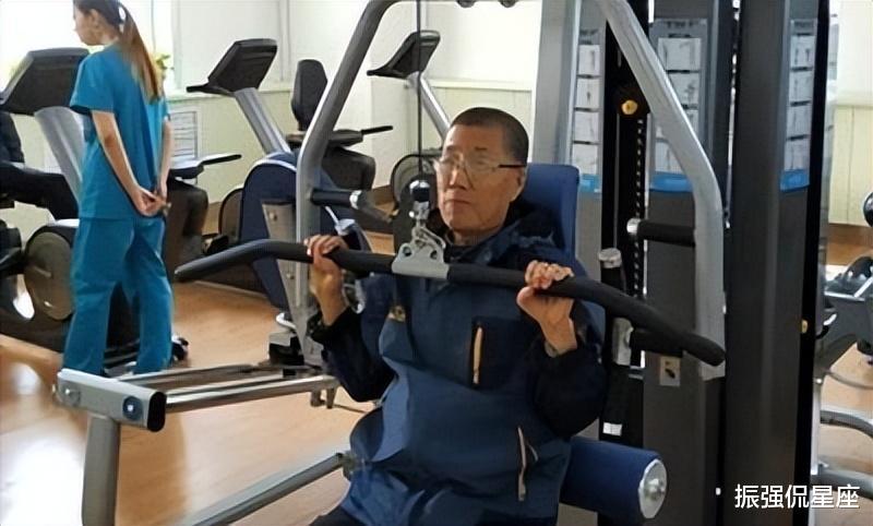 2000年,57岁大叔移植26岁小伙的心脏后,性情大变,梦到被人追杀