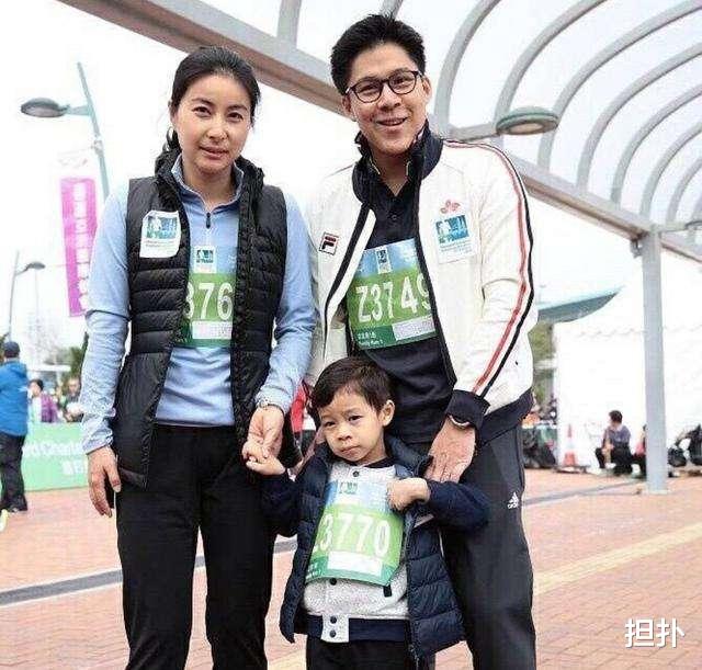 霍启刚|李泽楷郑志刚何超琼一起现身，赢家却是霍启刚，霍家不仅富而且贵