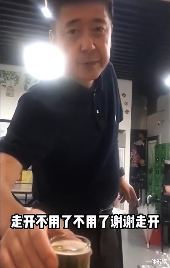 搭讪|女星赵泽慧梁晶金吃夜宵,陌生男子敬酒搭讪,被拒绝后遭言语羞辱