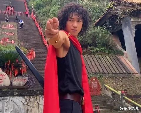 步惊云|乐山步惊云：造型霸气，神态酷似何润东，美女们抢着要做楚楚孔慈