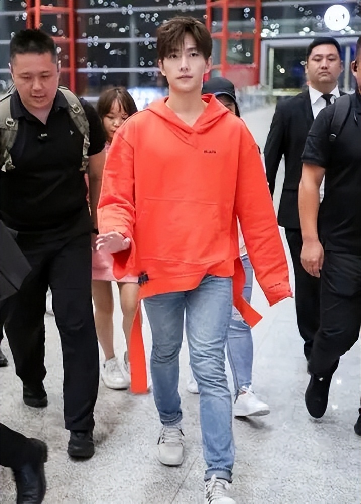 帅哥|娱乐圈6位“半身帅哥”,单看脸帅气无比,一看走路姿势仙气全无