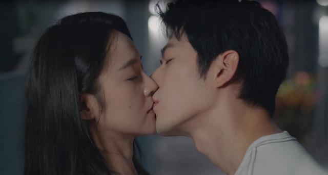 甜宠剧|新一部甜宠剧将至，偶像歌手爱上呆萌女同事，看到剧照：瞬间心动