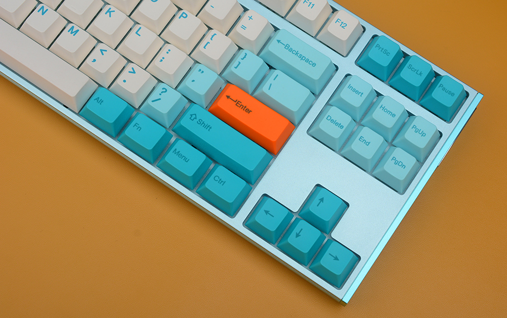 playstation5|清纯“面孔”，猛男身材，睿匠R87青空版键盘