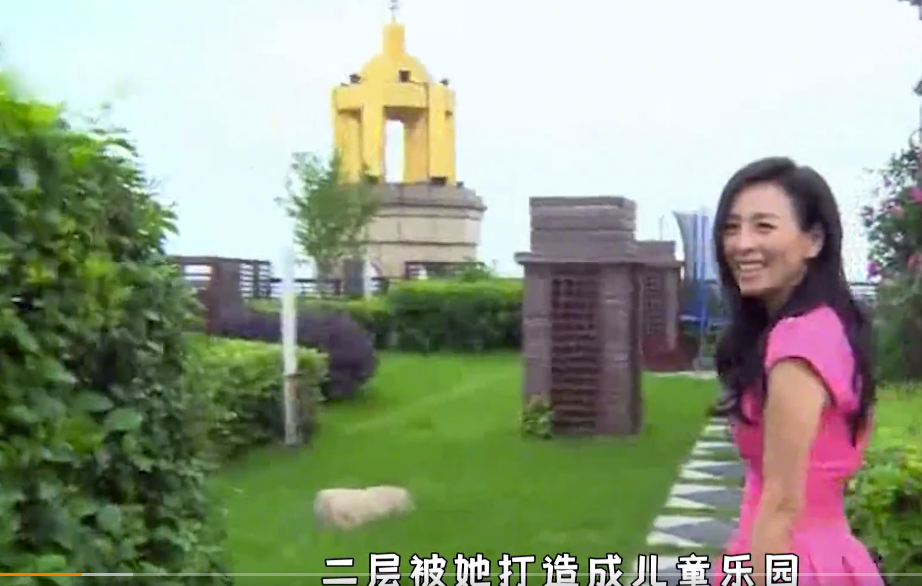 走进张庭在黄浦江边的1600平豪宅！2层空中花园，露台装饰像皇宫